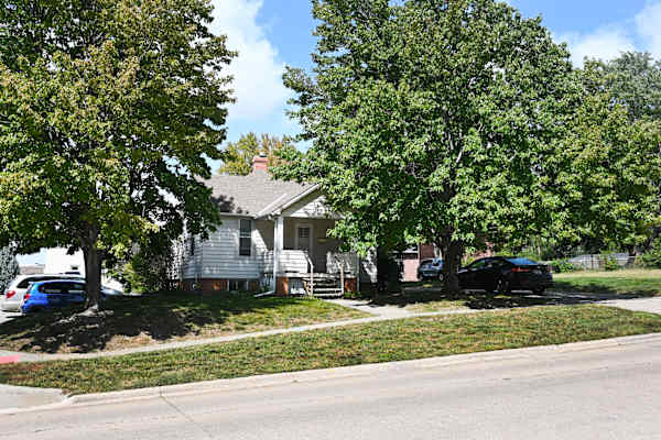 Square 131 - 13106 property